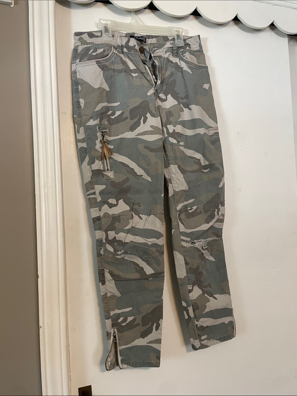 Women’s cute camo pants size 8